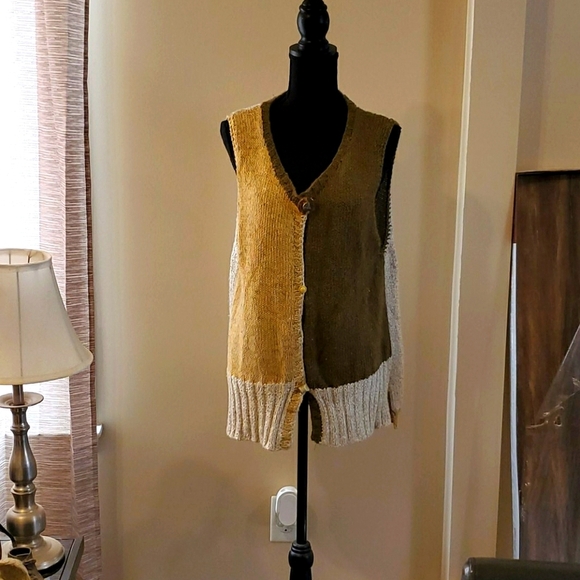 Mon Tricot Button-down Sweater Vest - Picture 1 of 3